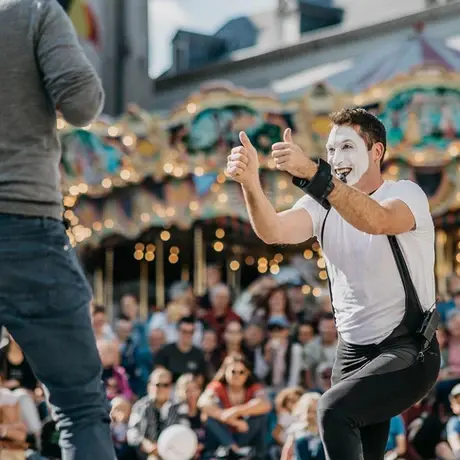 improlocura. Agro the clown thumbs up