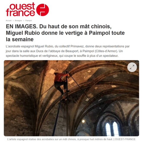 Du haut de son mât chinois, Miguel Rubio donne le vertige à Paimpol toute la semaine