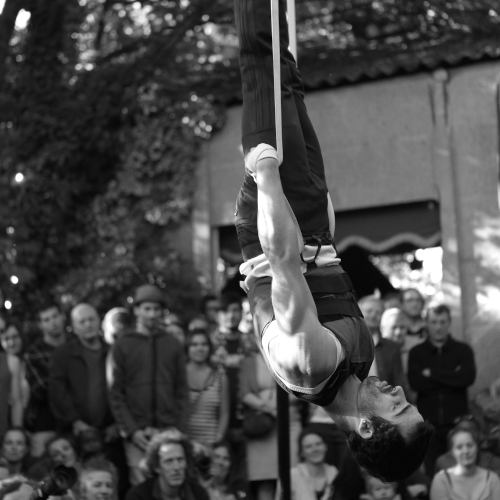 Scenic Archives Cabaret Primavez by Collectif Primavez. Black and white image, Chinese pole.