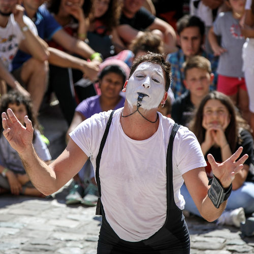 ImproLocura is a mime show. Agro the clown with the audience in the background. Luca Della Gatta.