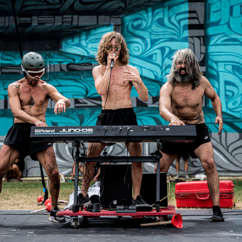 Scenic Archives of Collectif Primavez. IntudeWail. Miguel Rubio, Ginés, and Máximo. Armed with plungers, dressed in tutus, motorcycle helmets, and a strange list of tasks to accomplish.